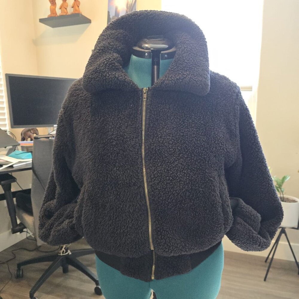 Fancyinn Black Sherpa‎ Cropped Jacket Size L